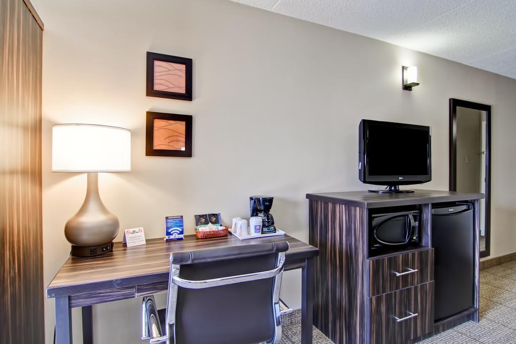 Comfort Inn Sainte-Catherine Екстериор снимка