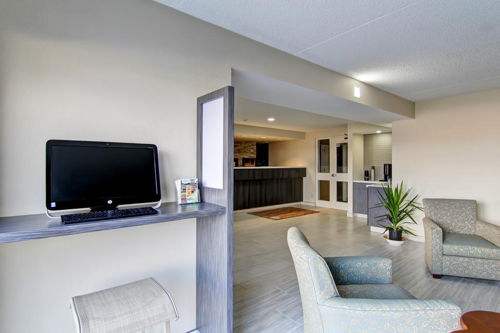 Comfort Inn Sainte-Catherine Екстериор снимка