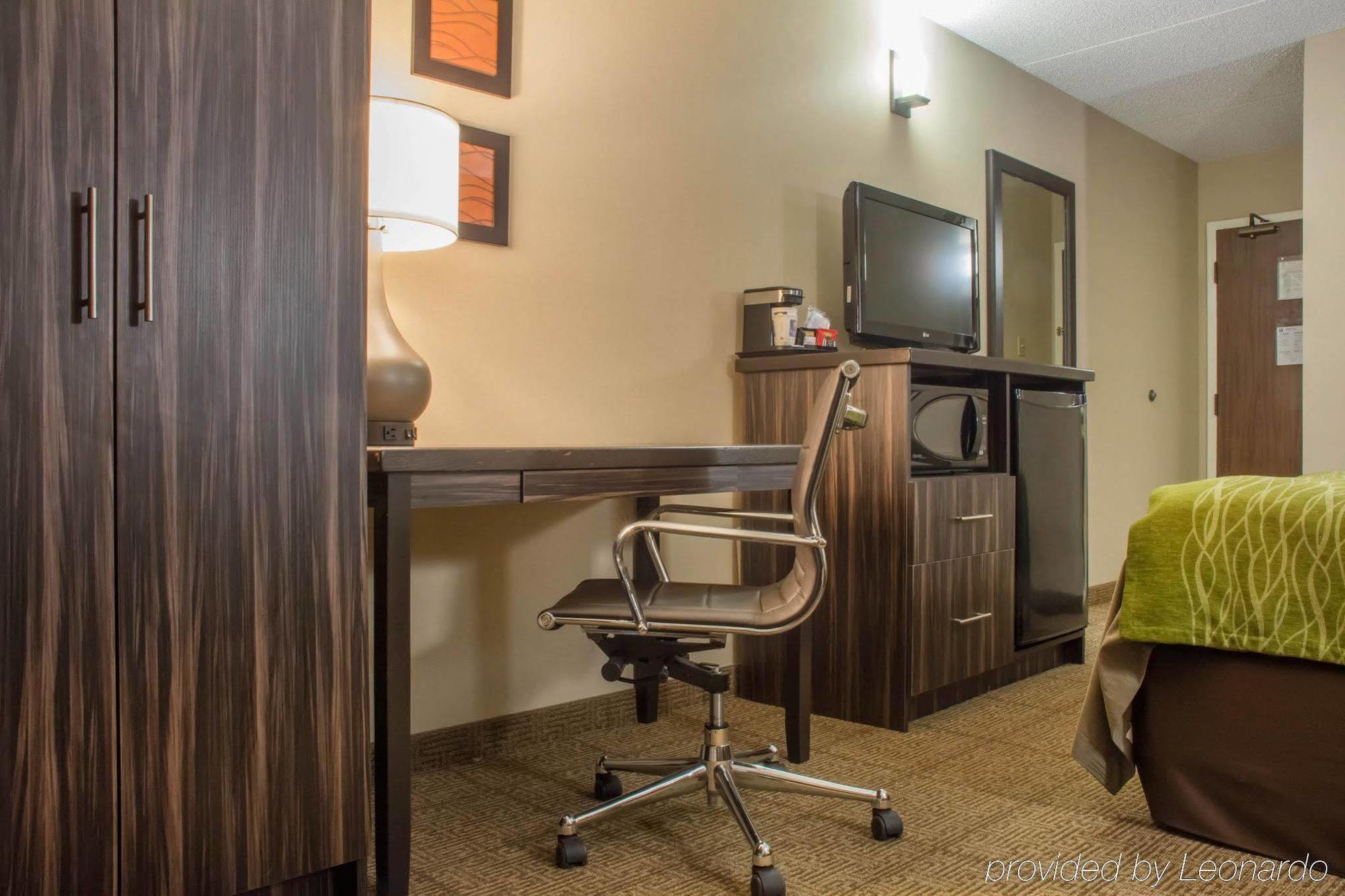 Comfort Inn Sainte-Catherine Екстериор снимка