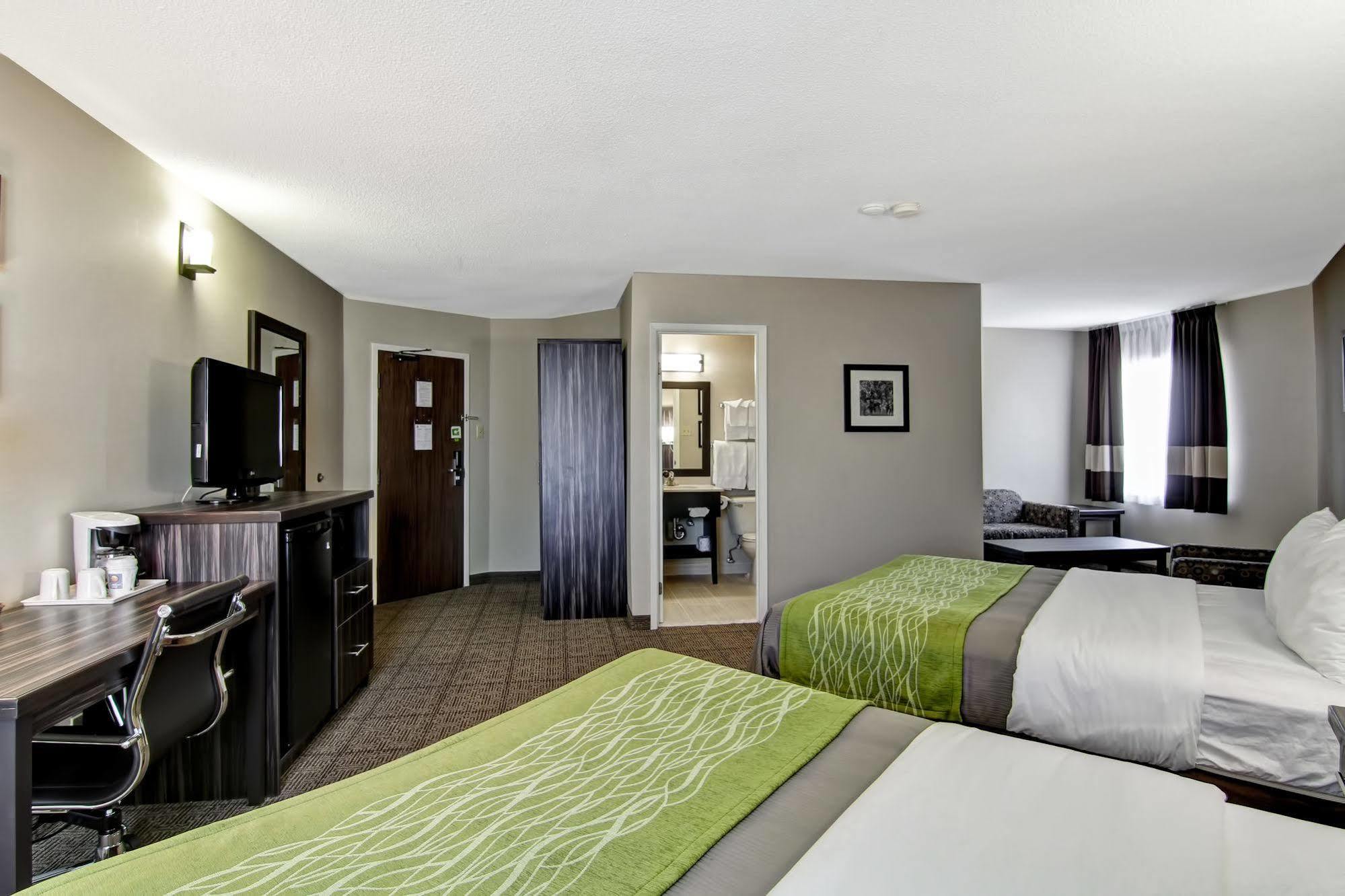 Comfort Inn Sainte-Catherine Екстериор снимка